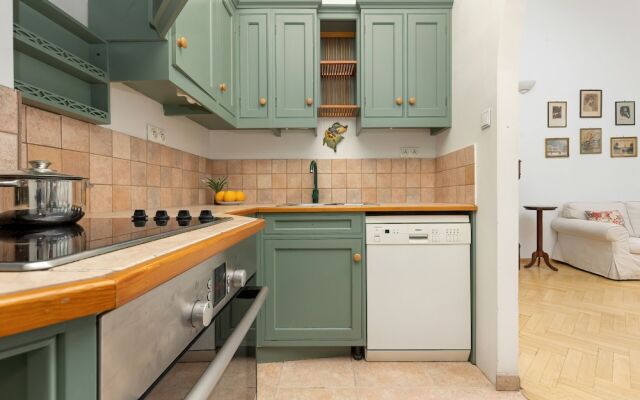 Classic Warsaw by Renters Prestige