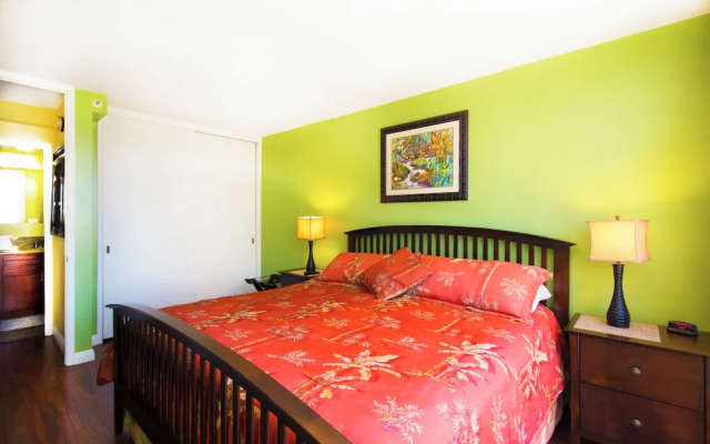 Waikiki Sunset Close to Beach with Parking