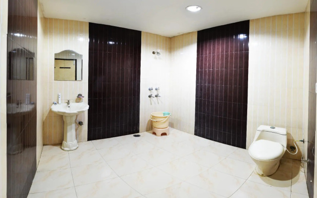 OYO 2130 Hotel HK Continental