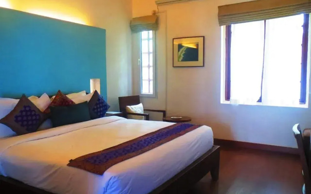 Old Lighthouse Bristow Hotel