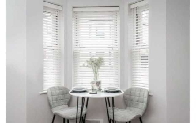 Tailored Stays - Victoria Road