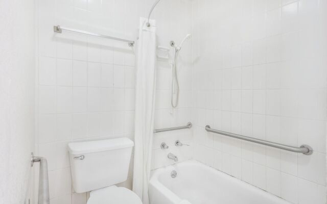 Lake View Inn & Suites