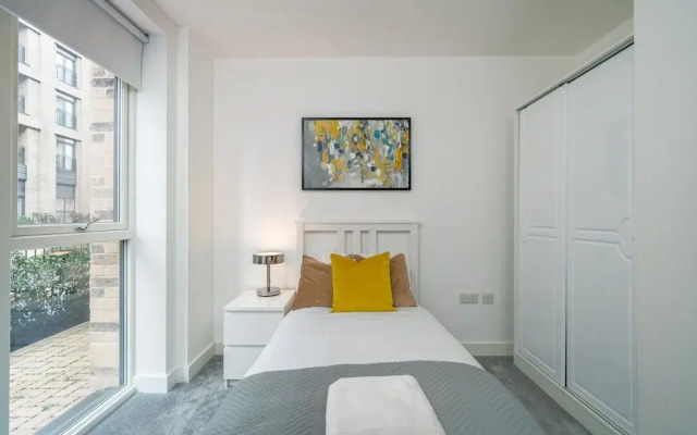 Madika Homes Stunning 2-bed Apartment in Colindale