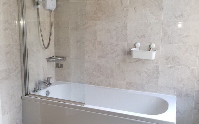 Remarkable 2-bed Apartment in Huddersfield