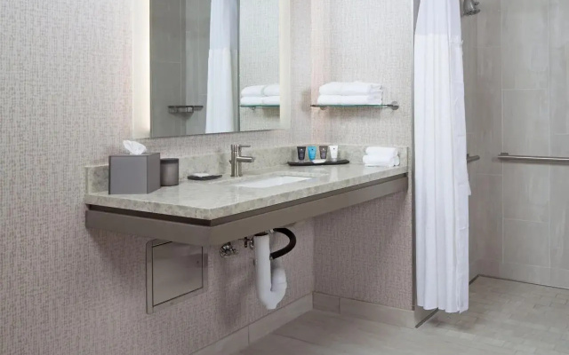 H Los Angeles, Curio Collection by Hilton