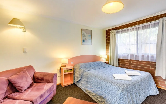 Martin Cash Motel