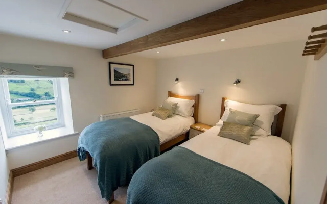 Stunningviews-privacy-hiking-sleeps8-wifi