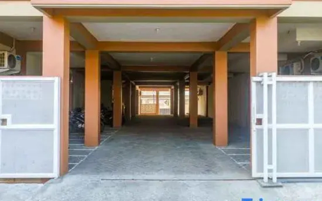 RedDoorz near Malang Creative Center