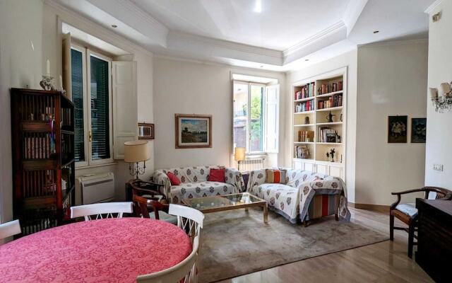 Beautiful 2-bed Apartment in Roma