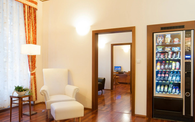 Cloister Inn