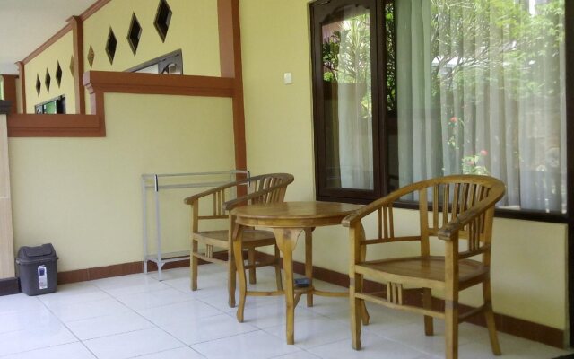 Taxa Raya Guest House by ZUZU