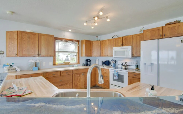 Bayfront Chincoteague Getaway W/ Fire Pit!