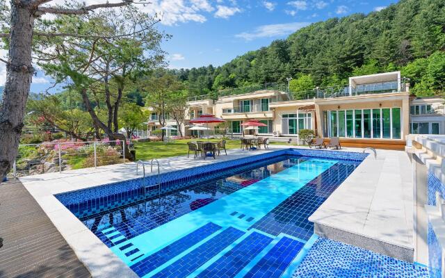 Gapyeong Healing Poolvilla Pension Town