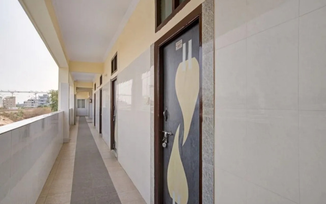iROOMZ Hotel Sweekar Suites