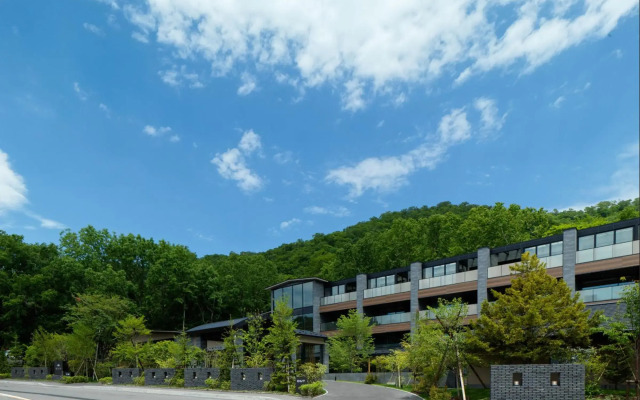 Lake Shikotsu Tsuruga Besso Ao no Za