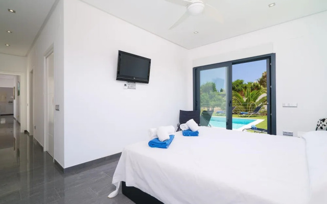 Villa Vera in Javea With 4 Bedrooms and 2 Bathrooms