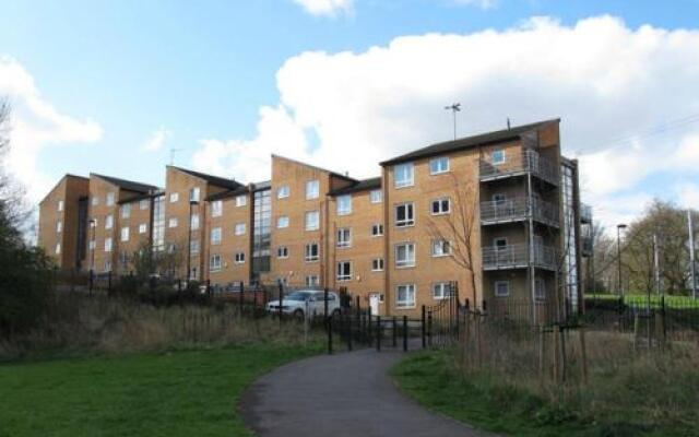 The Beeches 2 - Serviced Duplex Apartment