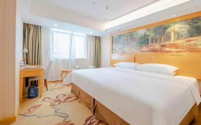 Vienna Hotel ( Guanlanhu station Shanshui Tianyuan)