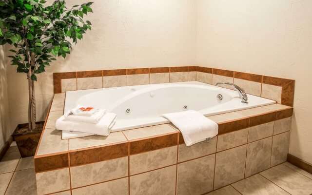 Econo Lodge Inn & Suites Kalispell - Glacier National Park Gateway