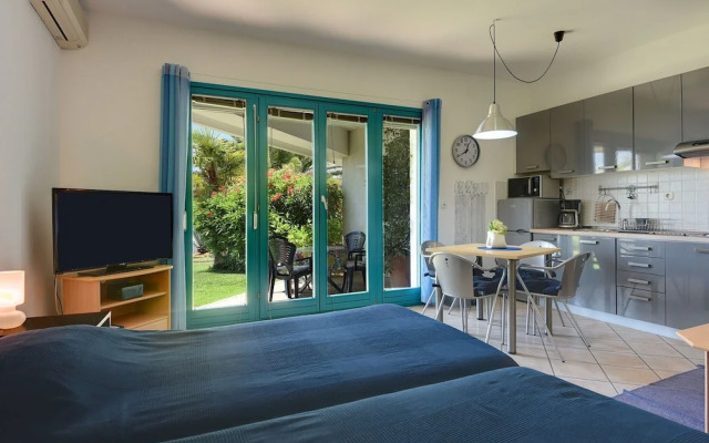 Scenic Apartment With Garden in Medulin
