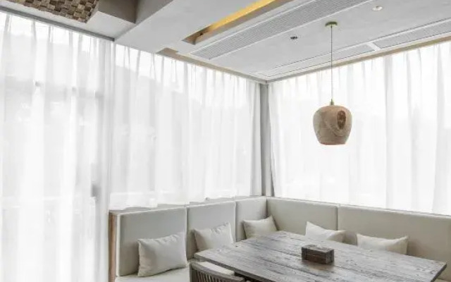 Chunfeng Baiyang Waiting For The Wind Rustic Luxury Hotel