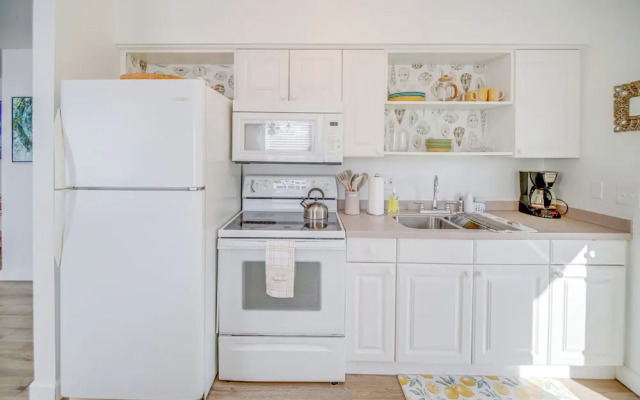 Cozy & Bright Naples Abode w/ Community Amenities!