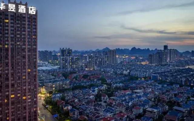 Yizhou Holiday Hotel