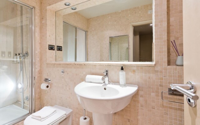 The Oscar Wilde Suite by 5STARSTAY