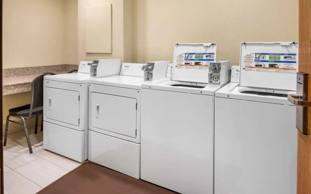 White Pines Inn & Suites