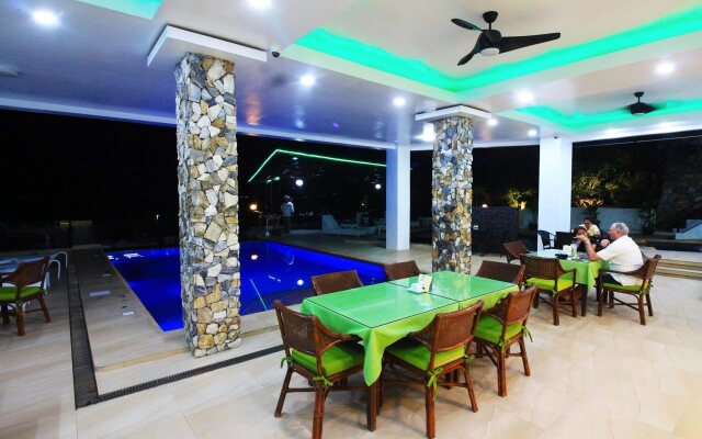 Manarra Seaview Resort