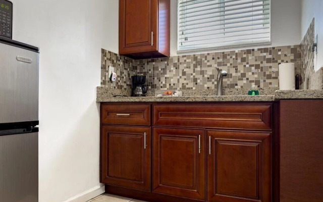 Coastal Studio by Hollywood Beach Boardwalk