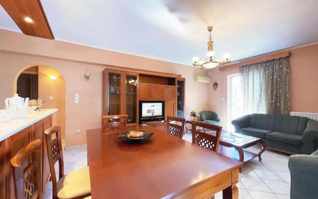 WSD Luxury Cozy 2BD Apt with study & City View Balcony