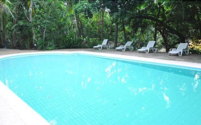 Field View Holiday Resort Hotel