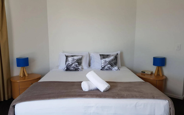 Beachside Resort - Kawana Waters