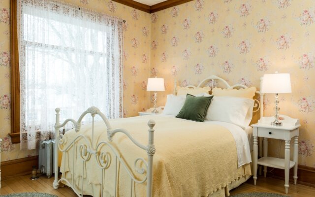 Honeybee Inn Bed & Breakfast