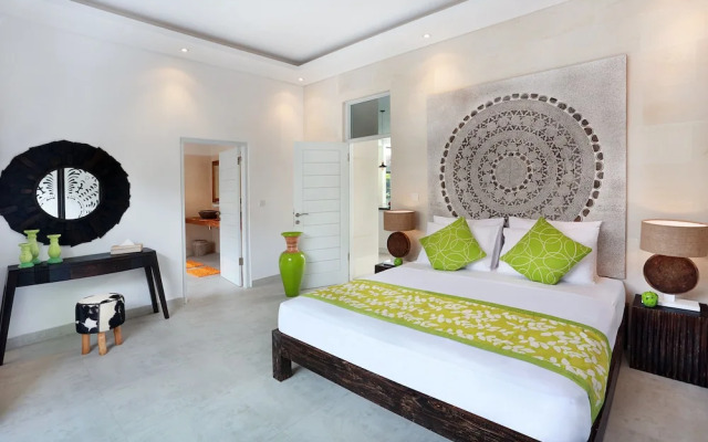 Seminyak White Design Villa