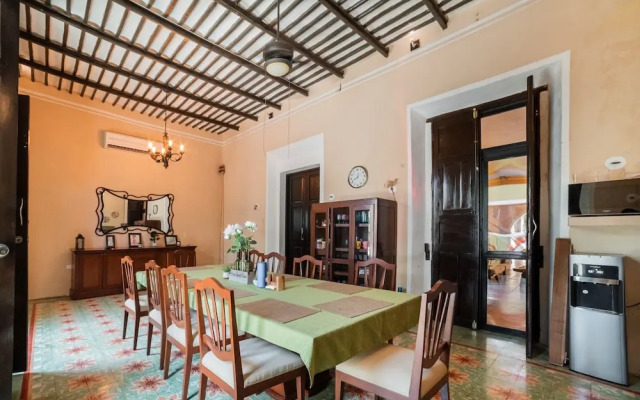 Espectacular casona con alberca y jardines