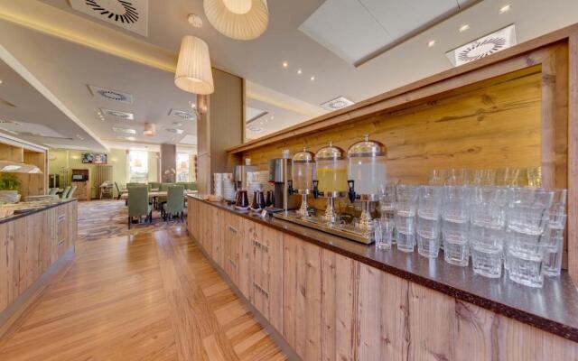 Mineral Hotel Malinowy Raj