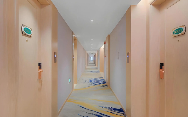 Vienna International Hotel (Causeway Bay Plaza Honggutan Center Nanchang)