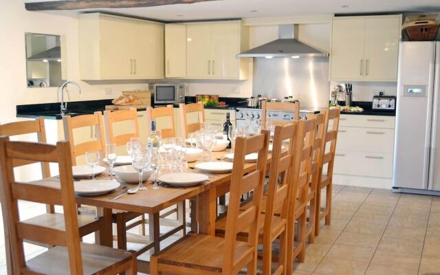 Beautifully converted 400-year-old threshing barn in East Devon. Pet-friendly.