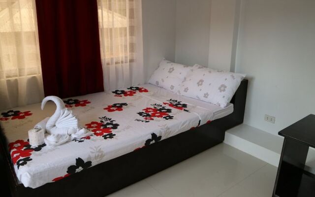 Chelle's Apartelle - Inn