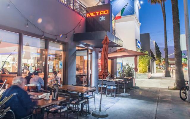 Travelodge by Wyndham Culver City