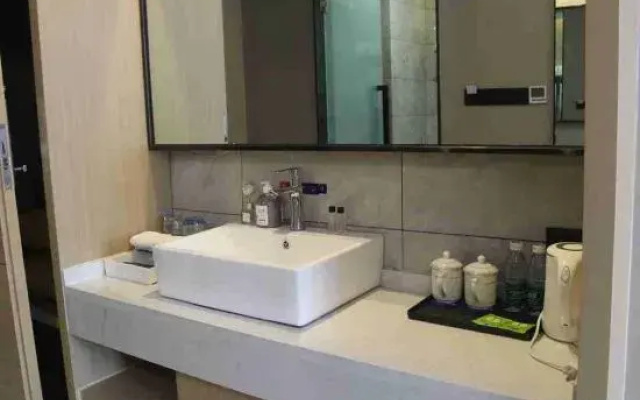Super 8 Hotel (Dazhou Quxian Fortune Center)