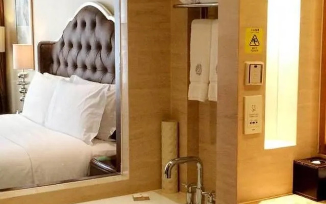 Yulong International Hotel