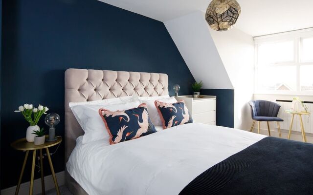 Luxury Penthouse Super King Bed 5 min to Beach