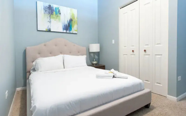 Artsy 2BR in Lincoln Park by Sonder