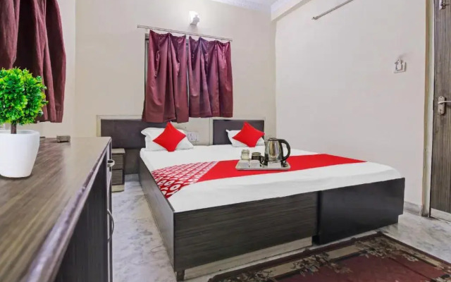 OYO 90738 Safari Residency
