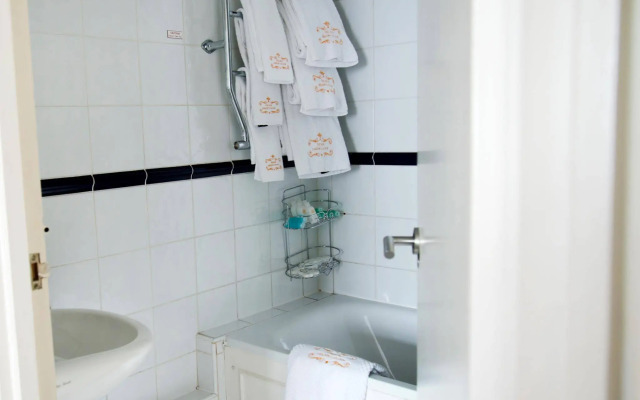 The New London Carlton Hotel & Service Apartments