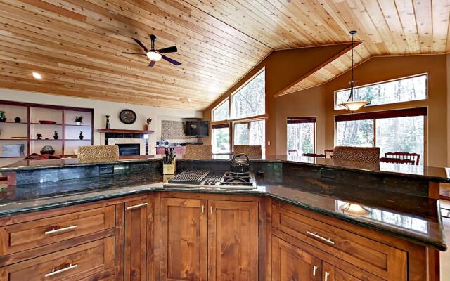 High End Executive Tahoe Home by RedAwning