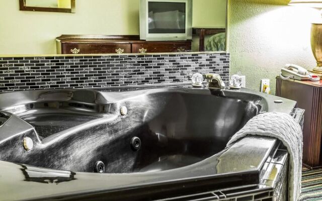 Super 8 Claremont East Hickory